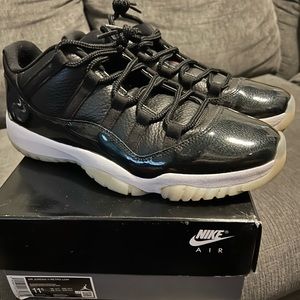 Size 11.5 jordan 11 low 72-10